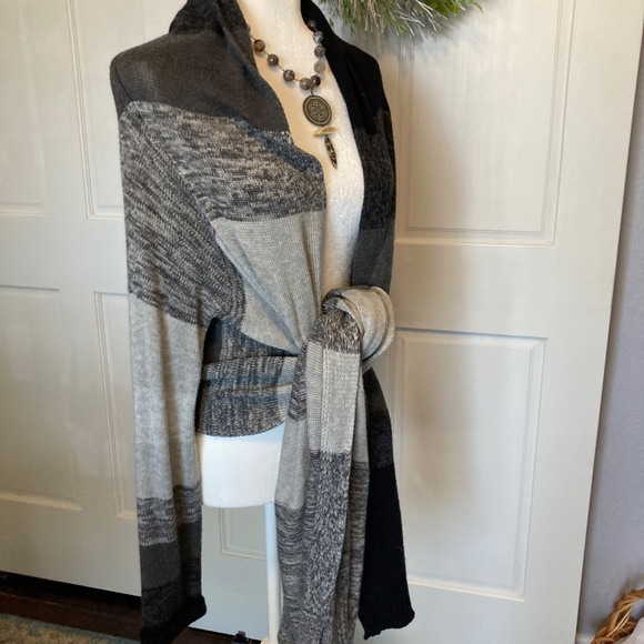 CLEARANCE Soma Sweater Wrap 💜✅🌸💕✅💜🌸 Chic, Elegant & Sophisticated - Picture 1 of 12